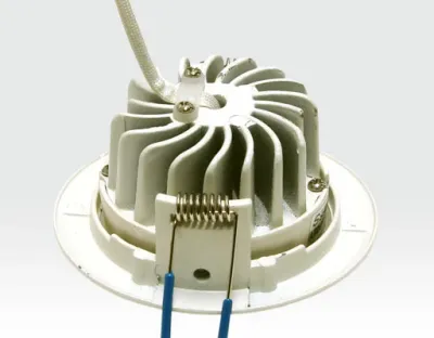 5W LED Einbau Spotleuchte weiß rund Neutral Weiß / 4000-4500K 300lm 230VAC IP44 65Grad -Ausstellungsstück mit kleinen Schönheitsfehler — Bild 4